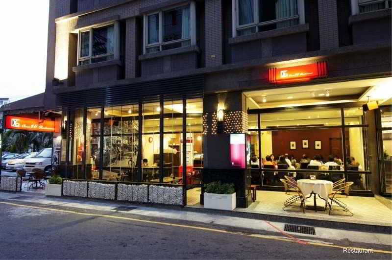 Check Inn Express Taichung Fengchia Exterior photo