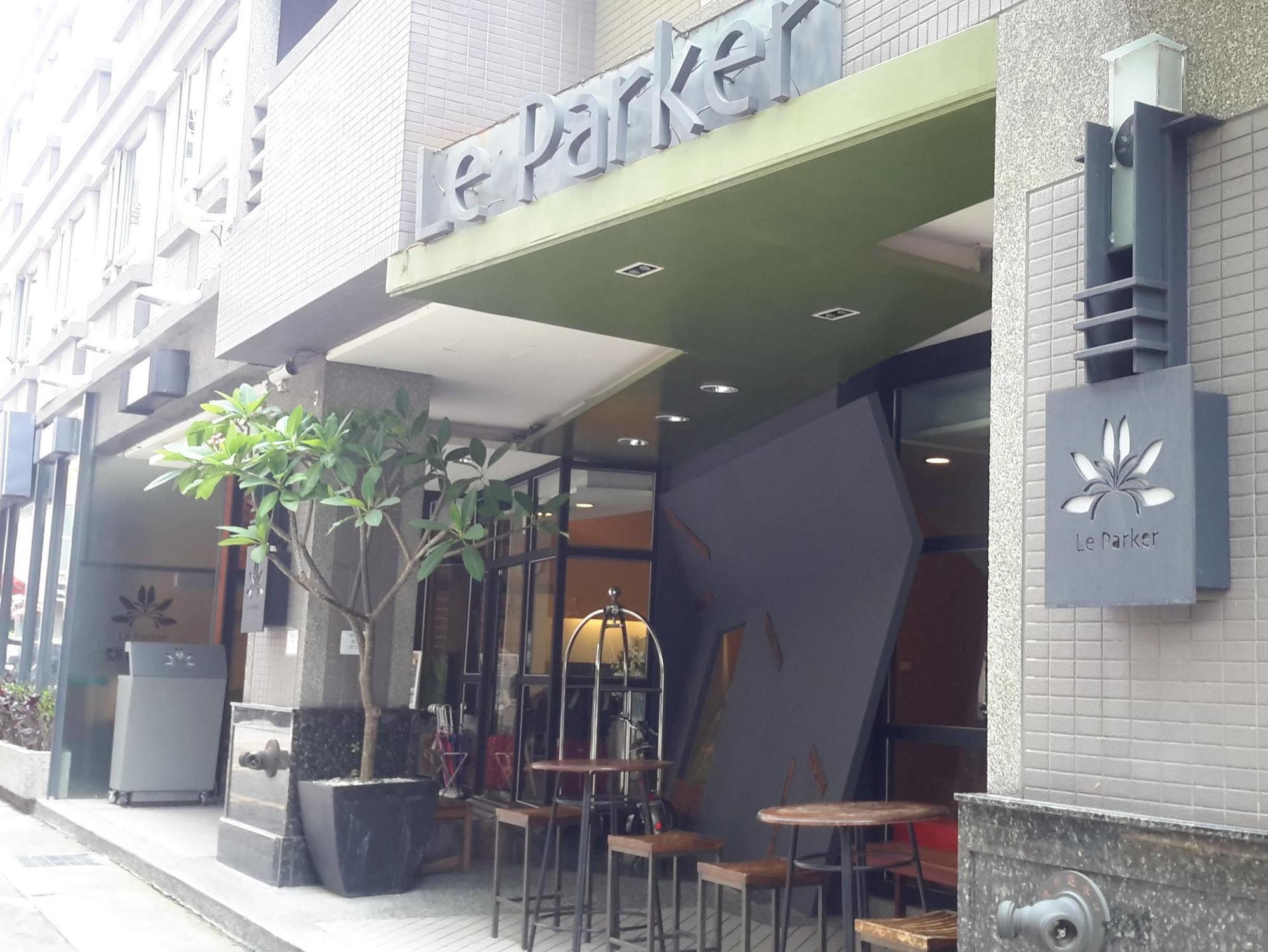 Check Inn Express Taichung Fengchia Exterior photo