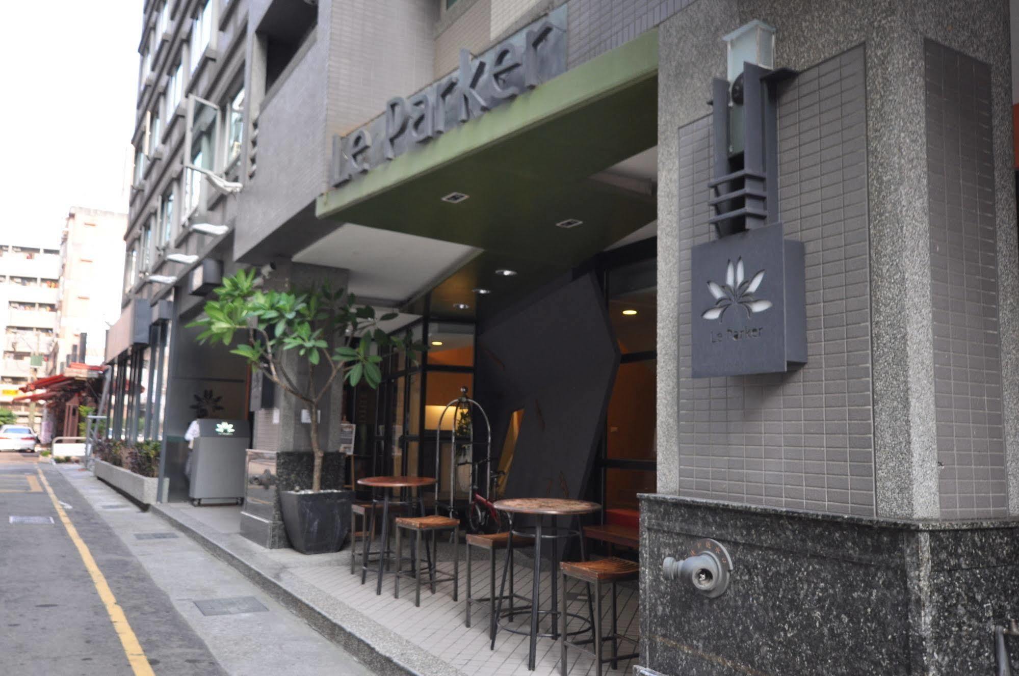 Check Inn Express Taichung Fengchia Exterior photo